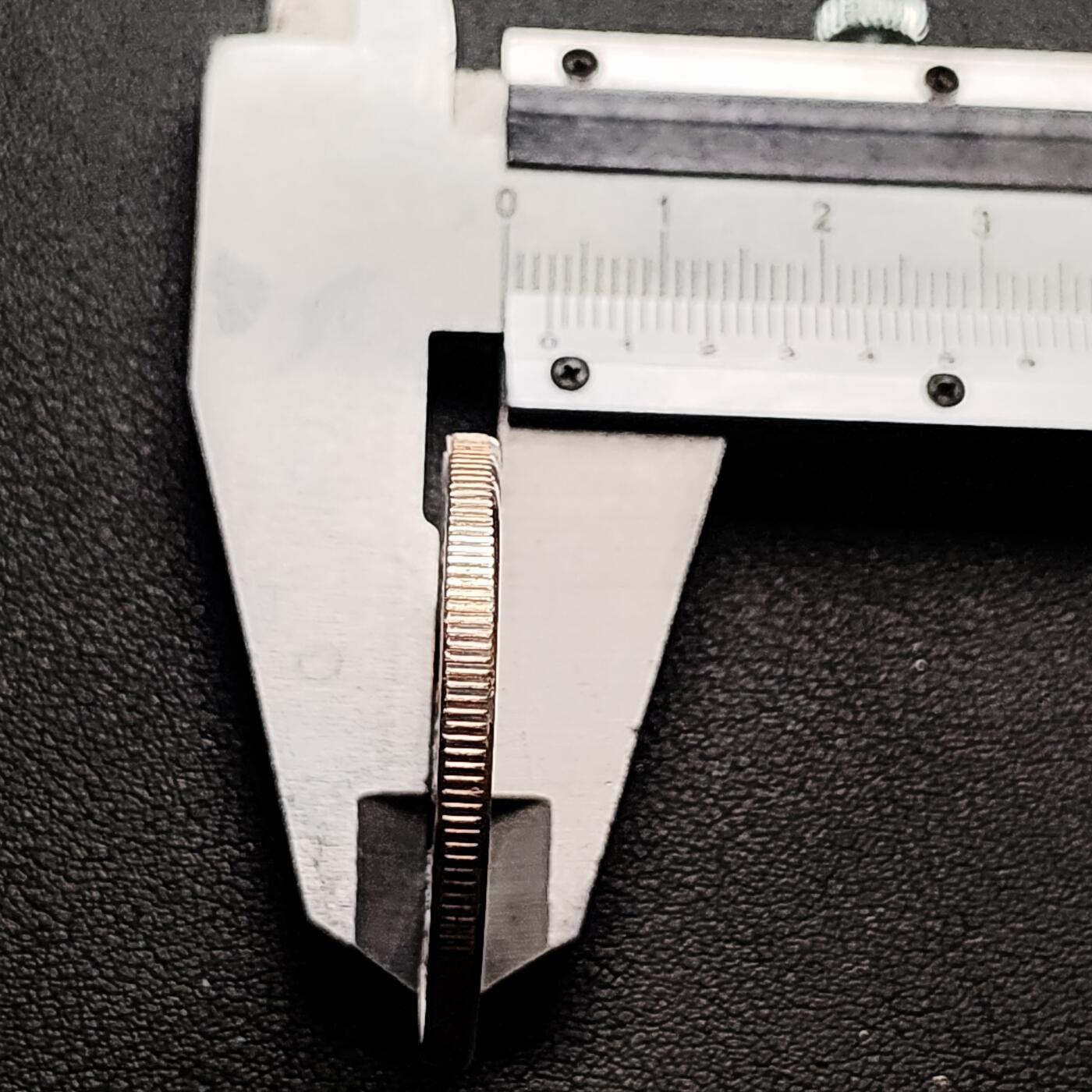 泉币菌-第227场-拍品多 请提前出价 纪念章 镜面感 35.1×2.9mm 纪念品 