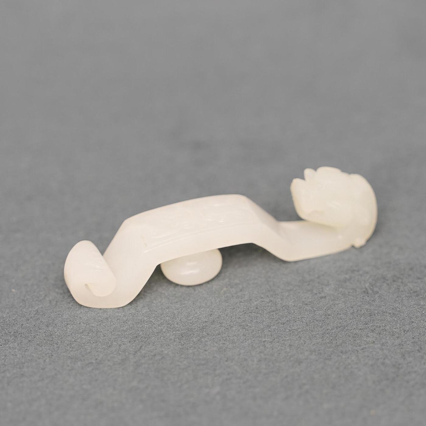 碧月说宝.韫玉流光-南京文物公司明清玉器专场（一） 白玉龙勾