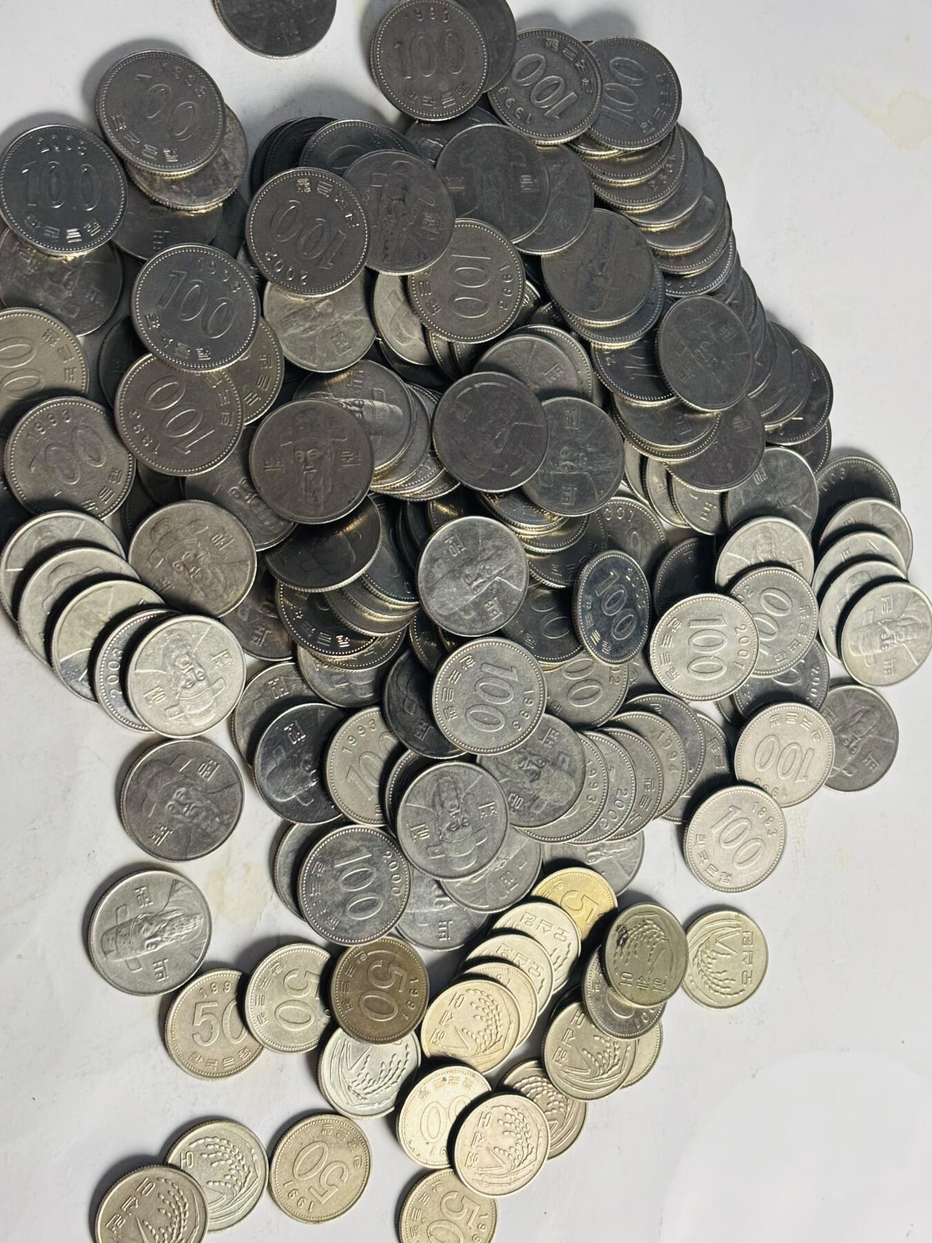文馨钱币收藏第 300 场，银币，散币，小量德占比利时时期货币，长期接代拍业务 多年份韩国 100 元 166 枚，50 元 23 枚，共计 189 枚，合计 17750 元韩元，好品，原光品多