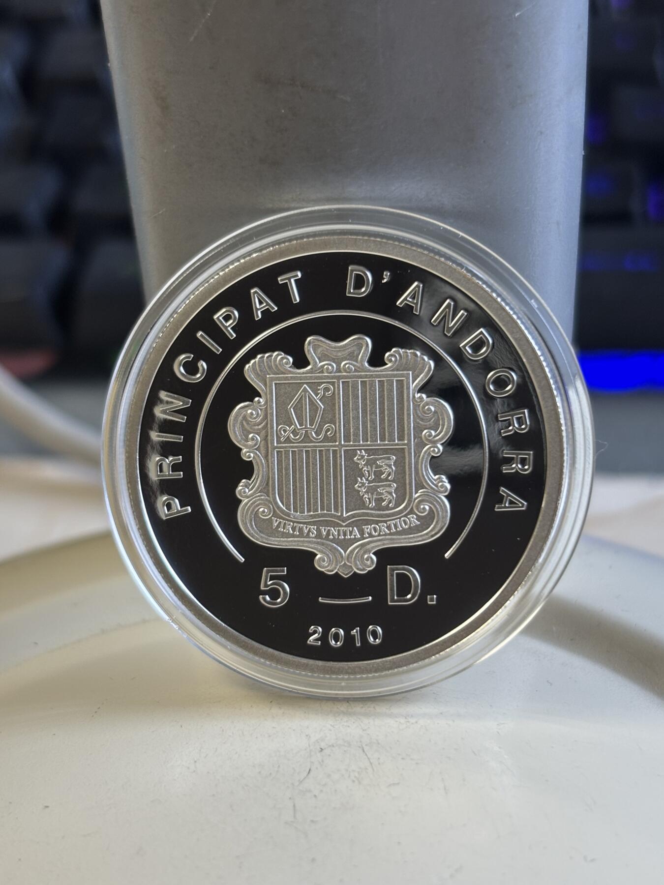 第197期拍卖 获奖币安道尔2010年比利牛斯山脉的棕熊纪念银币半盎司，925银，15.57克，发行3000枚，获得克劳斯2012年度最佳克朗币大奖