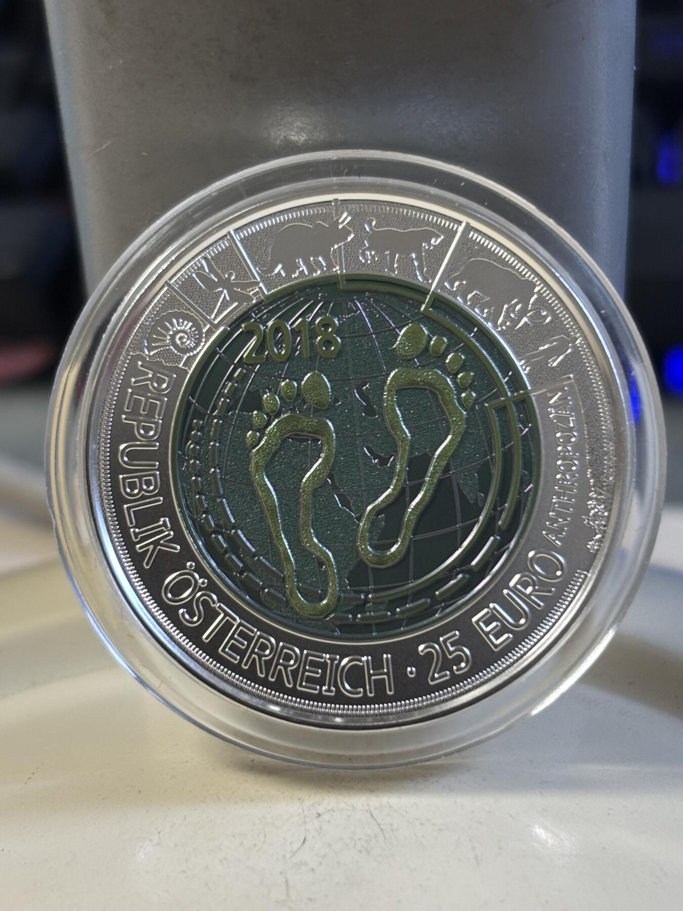 第197期拍卖 【获奖币】奥地利2018年人类世银铌双金属镶嵌纪念银币，面值:25欧元，金属:900银/998铌，重量:9克/6.5克，发行：65000枚，获2020年克劳斯年度最佳双金属币