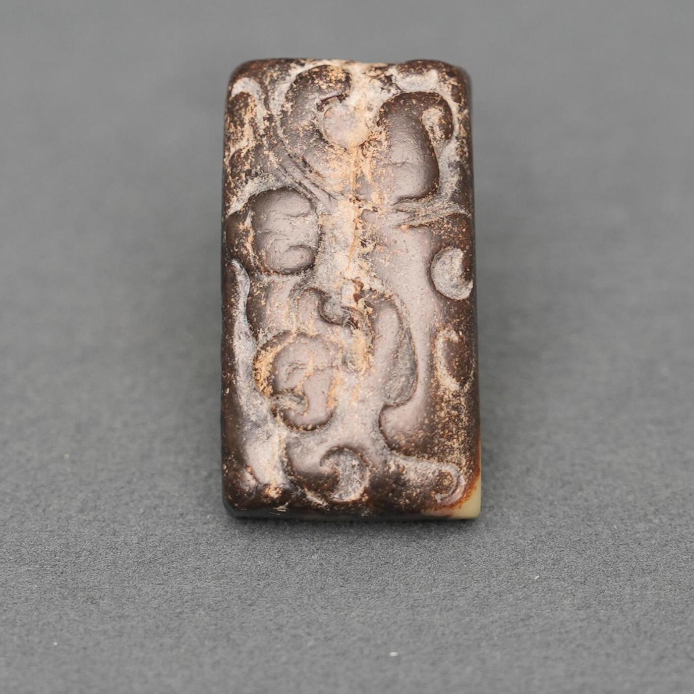  碧月说宝.韫玉流光-南京文物公司明清玉器专场（二） 黄玉龙纹带穿