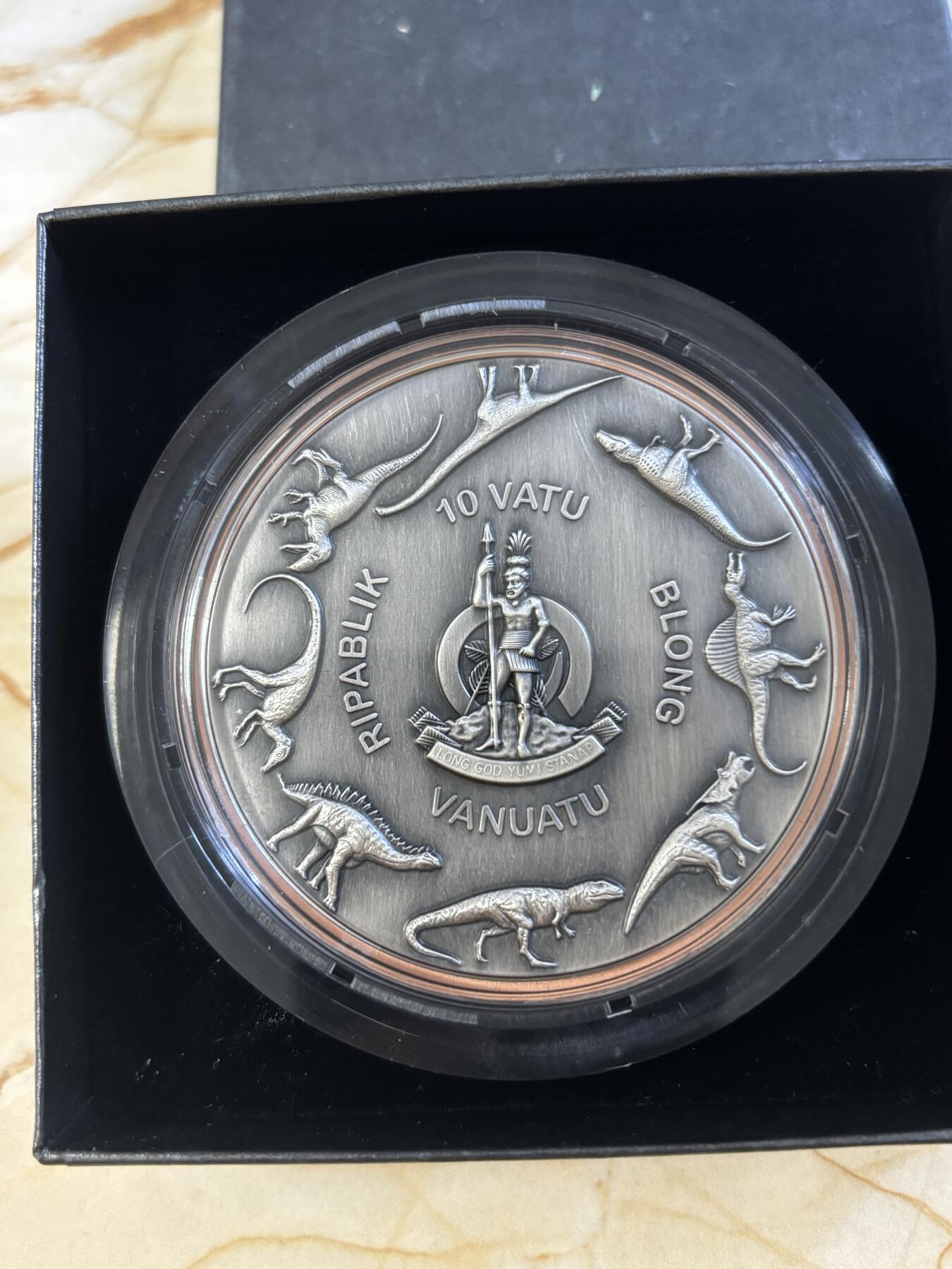 第197期拍卖 瓦努阿图2021年恐龙系列暴龙银铜双金属纪念币，999银+铜，10+145克，发行：1999枚