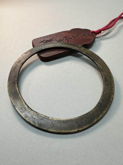 清-民国-建国｜老铜器专场.伍 清代晚期老黄铜圆形刻花老镇纸