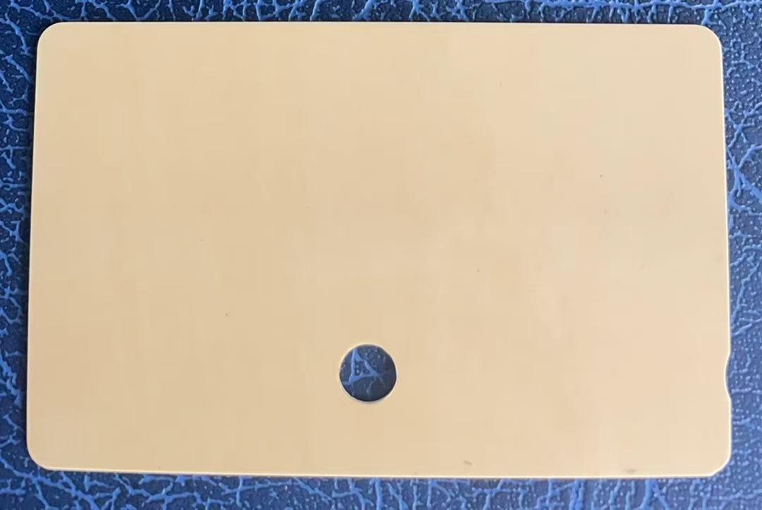 《卡拍》第347期拍卖4月18日晚22：10时延时截拍 新加坡GPT测试卡《白卡 1SBLA》一枚旧卡，流水号345345，卡面发黄,打孔。中上品。