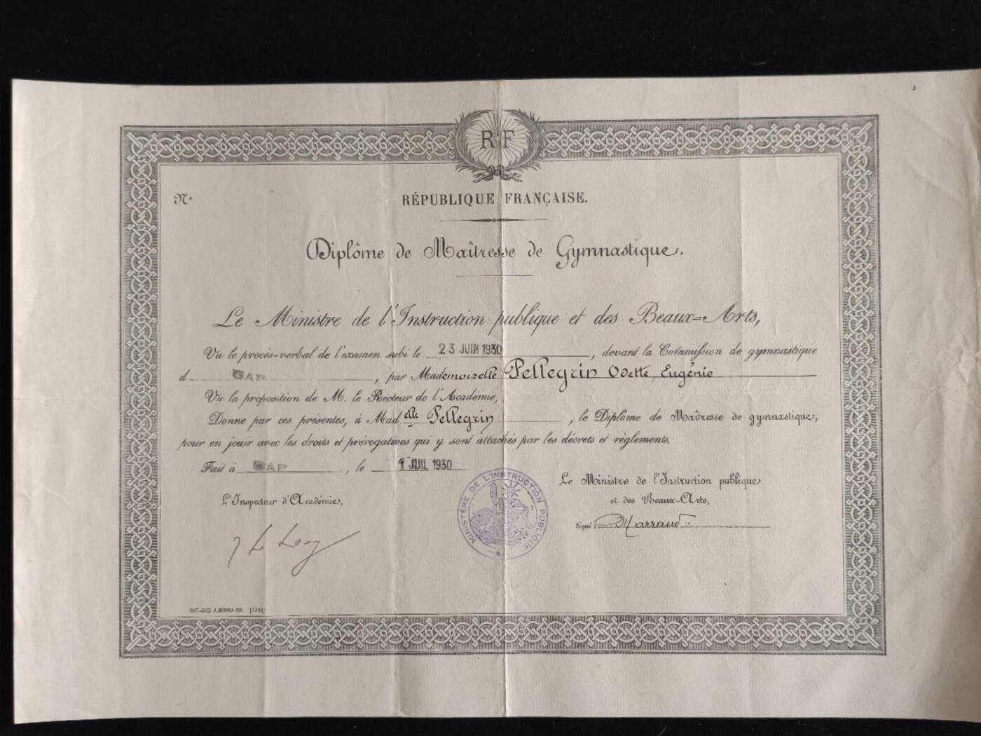 凯旋世界勋赏（第23期）（欢迎送拍）（对拍品有疑问请询问客服，不接受到手刀，出价默认拍品品相。请认真阅读拍卖规则！出价默认已认可！）（收到货请录制开箱视频，无视频概不处理问题。） 法国体操一级荣誉证书