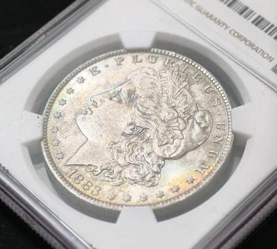 甄臻铺-世界币章拍卖（第60期），甄品场拍品征集中，送拍享返佣金等优惠多多 NGC-MS63 1883年O版美国摩根，少见年份，五彩包浆很耀眼