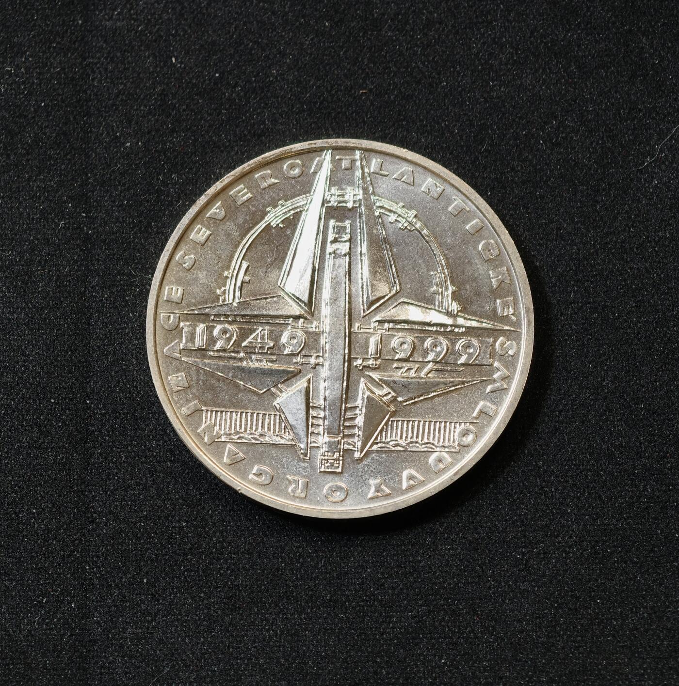 甄臻铺-世界币章拍卖（第60期），甄品场拍品征集中，送拍享返佣金等优惠多多