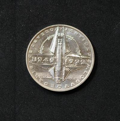 甄臻铺-世界币章拍卖（第60期），甄品场拍品征集中，送拍享返佣金等优惠多多 捷克1999年 北约成立50周年纪念银币 约13.15克900银 少见品种 品相UNC