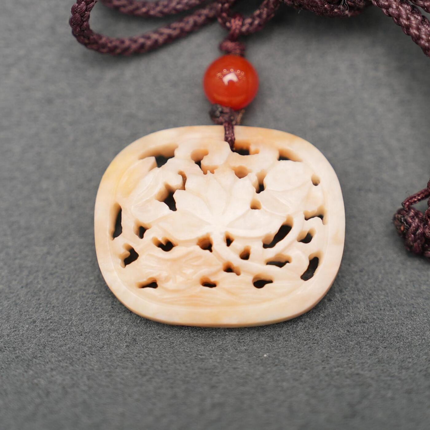 碧月说宝.韫玉流光-南京文物公司明清玉器专场（一） 旧玉花卉纹佩