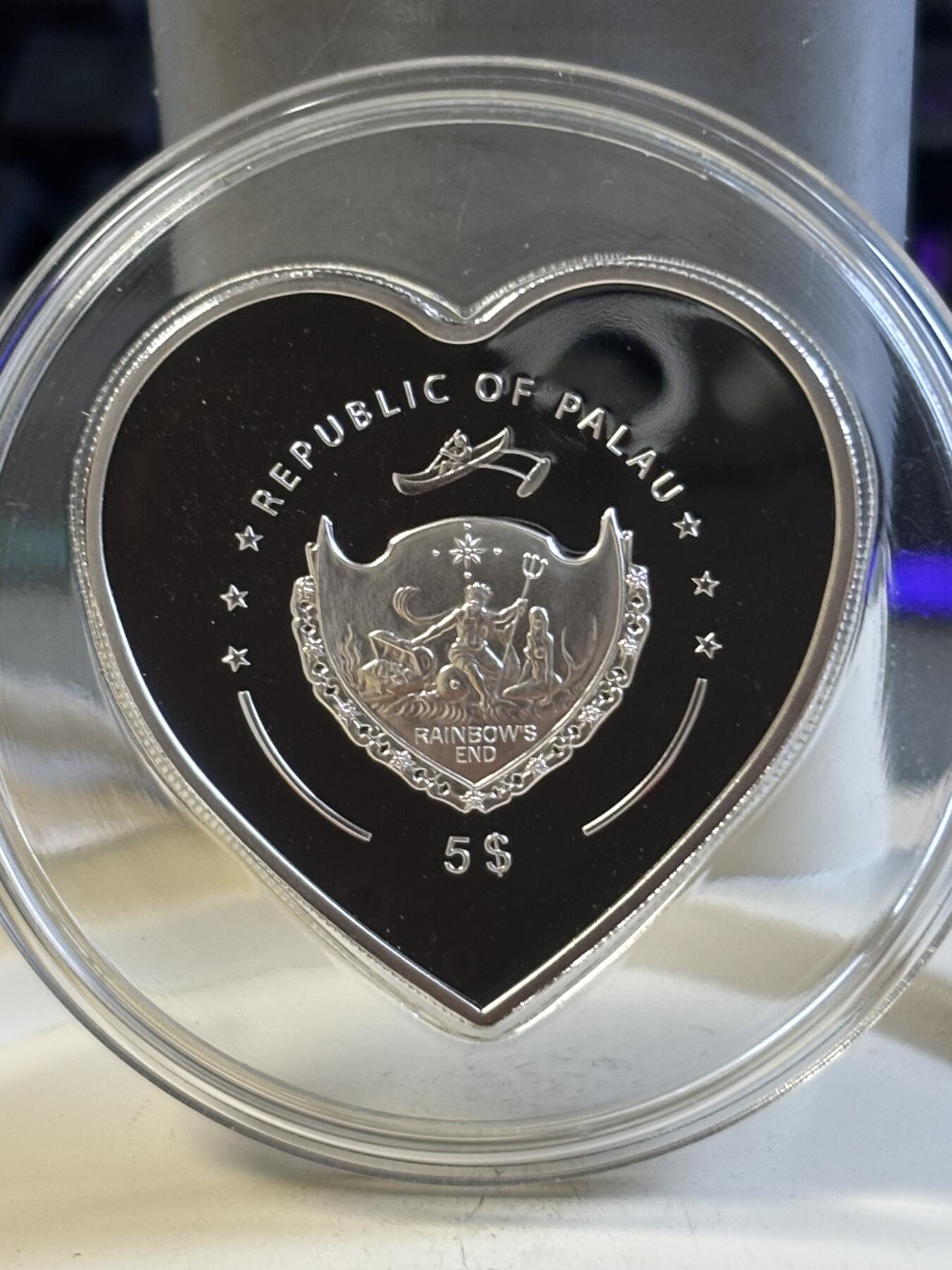 第197期拍卖 帕劳2009年爱心天使想念你心形镶嵌水晶彩色银币带证书，25克，925银镶嵌水晶，重量:25克，直径:37毫米，发行:2500枚