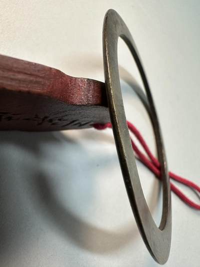 清-民国-建国｜老铜器专场.伍 清代晚期老黄铜圆形刻花老镇纸