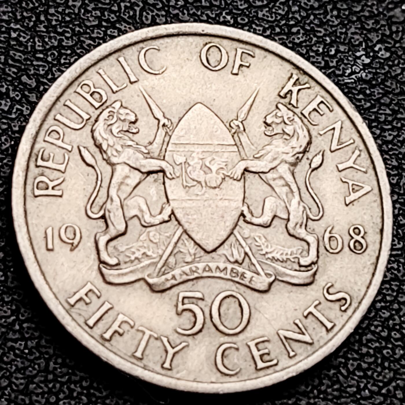 泉币菌-第227场-拍品多 请提前出价 1968肯尼亚 首任总统 双狮战盾国徽 50分 无字版