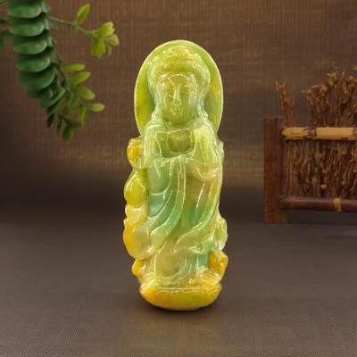 碧月说宝.君子怀瑾·当代和田玉清风专场(九) 老种黄加绿观音（大）