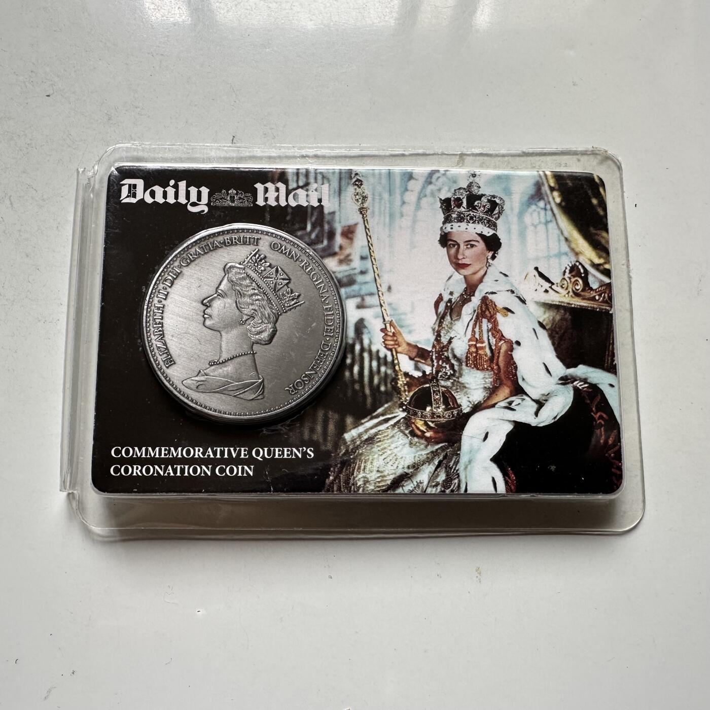 🌹外币初藏🌹🐯2026年第43场   每周二四六晚8️⃣点  世界硬币 英国 每日邮报 2015年 伊丽莎白二世加冕复刻克朗型纪念章