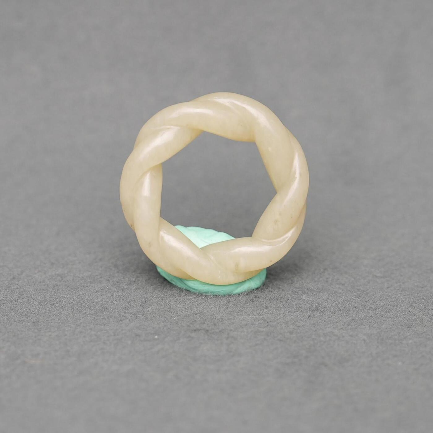  碧月说宝.韫玉流光-南京文物公司明清玉器专场（二） 玉绞丝环