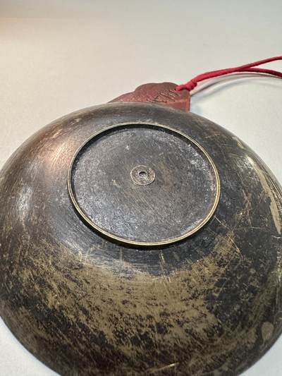 清-民国-建国｜老铜器专场.伍 晚清民国老黄铜花卉纹碟 手工錾刻香盘