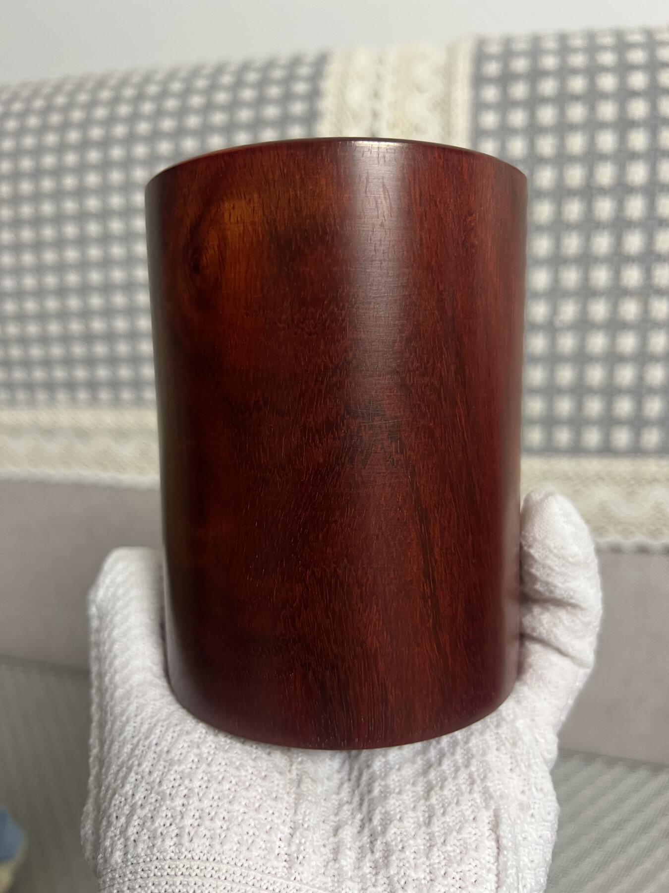 零元拍：精工非洲小叶紫檀 笔筒，水波瘤花荧光莹润，，精工打磨，花纹漂亮。116/87.5壁厚约14MM。