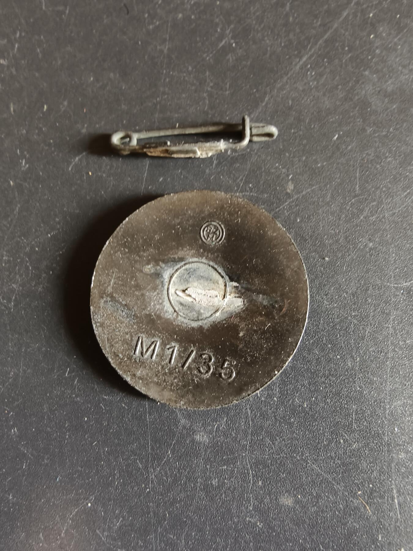 老王徽章第192期 德三NSKK女卡车司机证章   背杆掉了