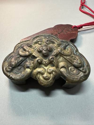 民国老黄铜鎏金锁形高浮雕如意纹饰件 民国老黄铜鎏金锁形高浮雕如意纹饰件