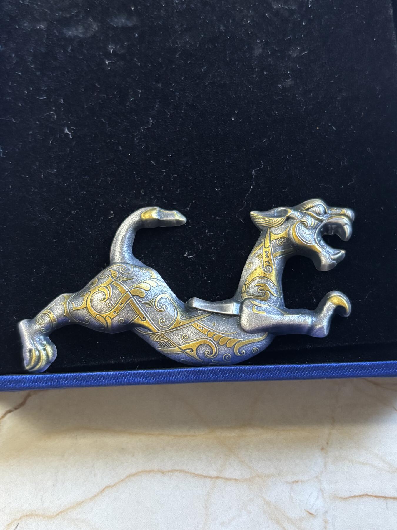 第197期拍卖 纽埃2024年虎符系列错金银铜翼虎2盎司镀金银币带盒无证书，999银，1盎司*2，发行199套