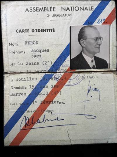 戎马世界章牌大赏第115期 法国议员章，带证书，这玩意儿证书极端少见，授予法国右翼政党党魁（正经政党的首脑），肖松汽车首席执行官，巴黎议会主席，巴黎第19区市长，巴黎第19区雅克费龙广场即以他名字命名，这玩意儿可以对标苏联带证小红旗了