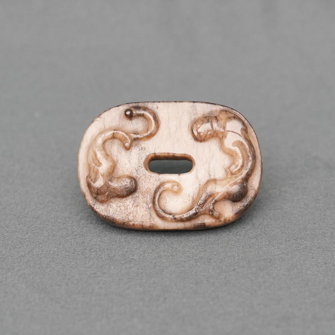  碧月说宝.韫玉流光-南京文物公司明清玉器专场（二） 沁玉螭龙璧