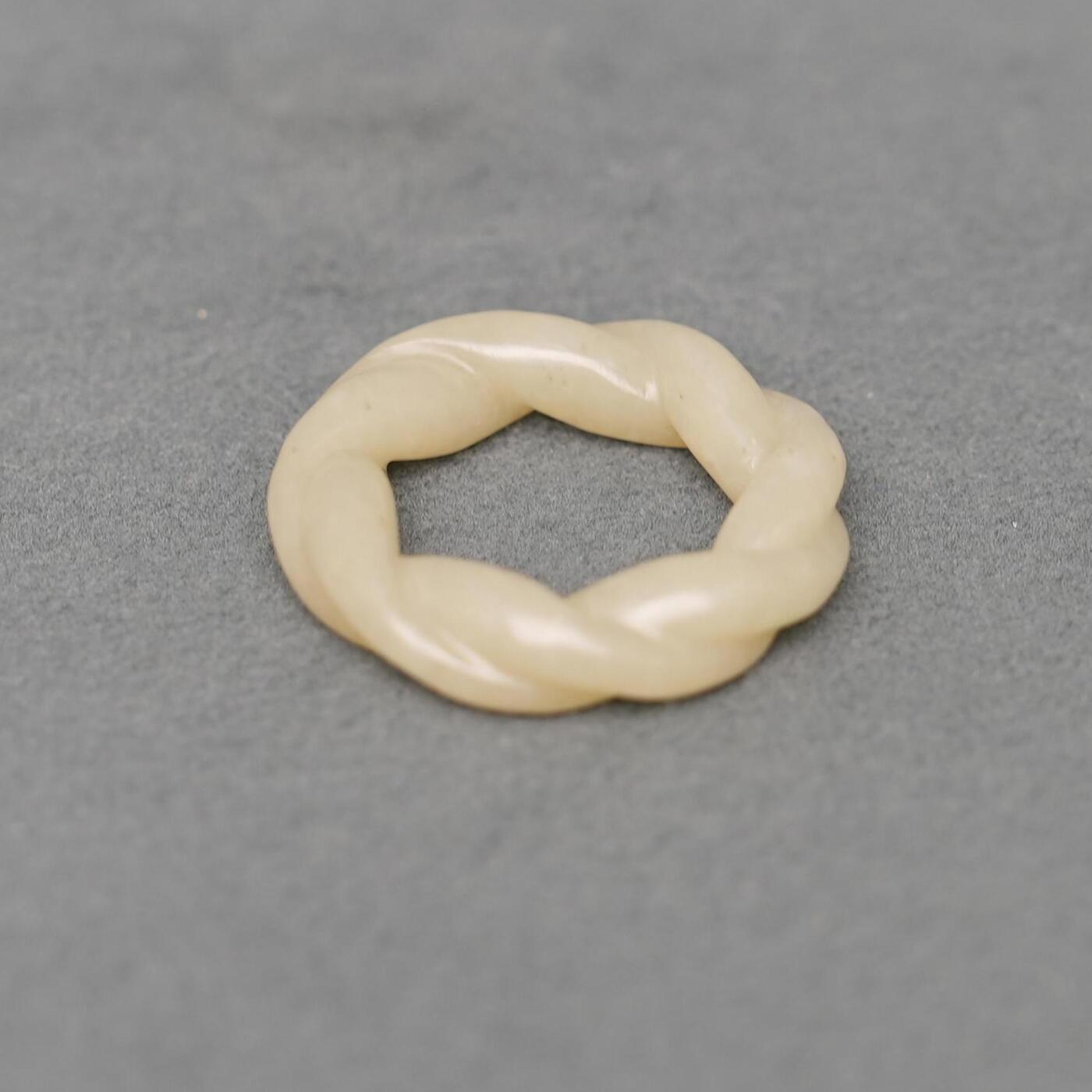  碧月说宝.韫玉流光-南京文物公司明清玉器专场（二） 玉绞丝环