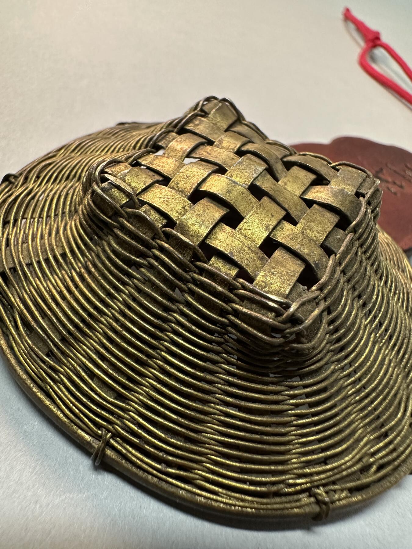 清代-民国 精品铜器专场 民国老黄铜精巧手工编织小篮子摆件