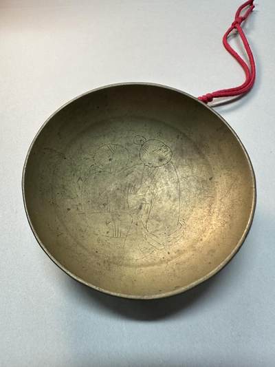 清-民国-建国｜老铜器专场.伍 晚清民国老黄铜手工錾刻人物纹碗