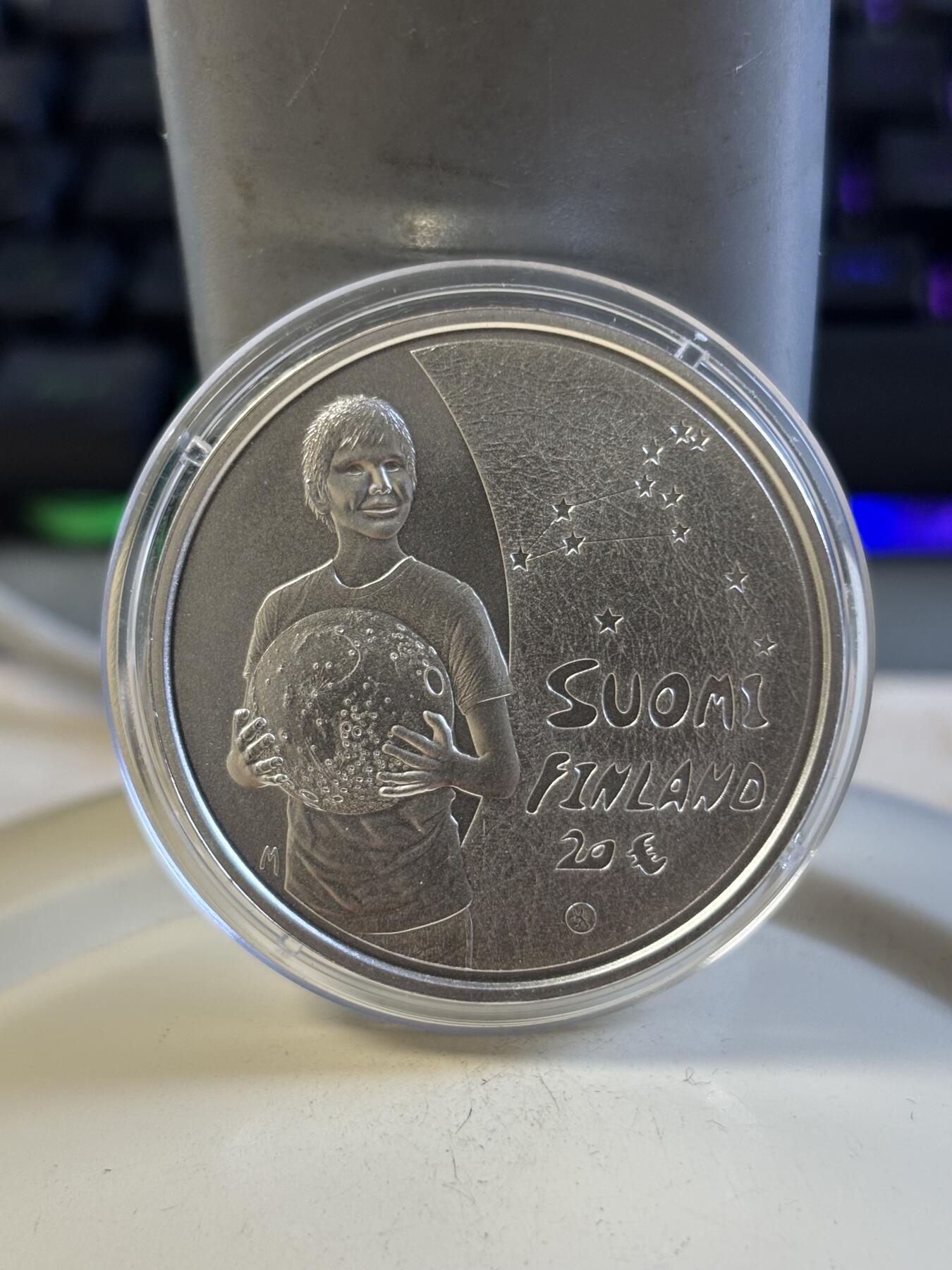 第197期拍卖 获奖币芬兰2010年儿童与创造力彩色精制纪念银币，925银，33.62克，发行10000枚，获得克劳斯2012年度最富激情币大奖