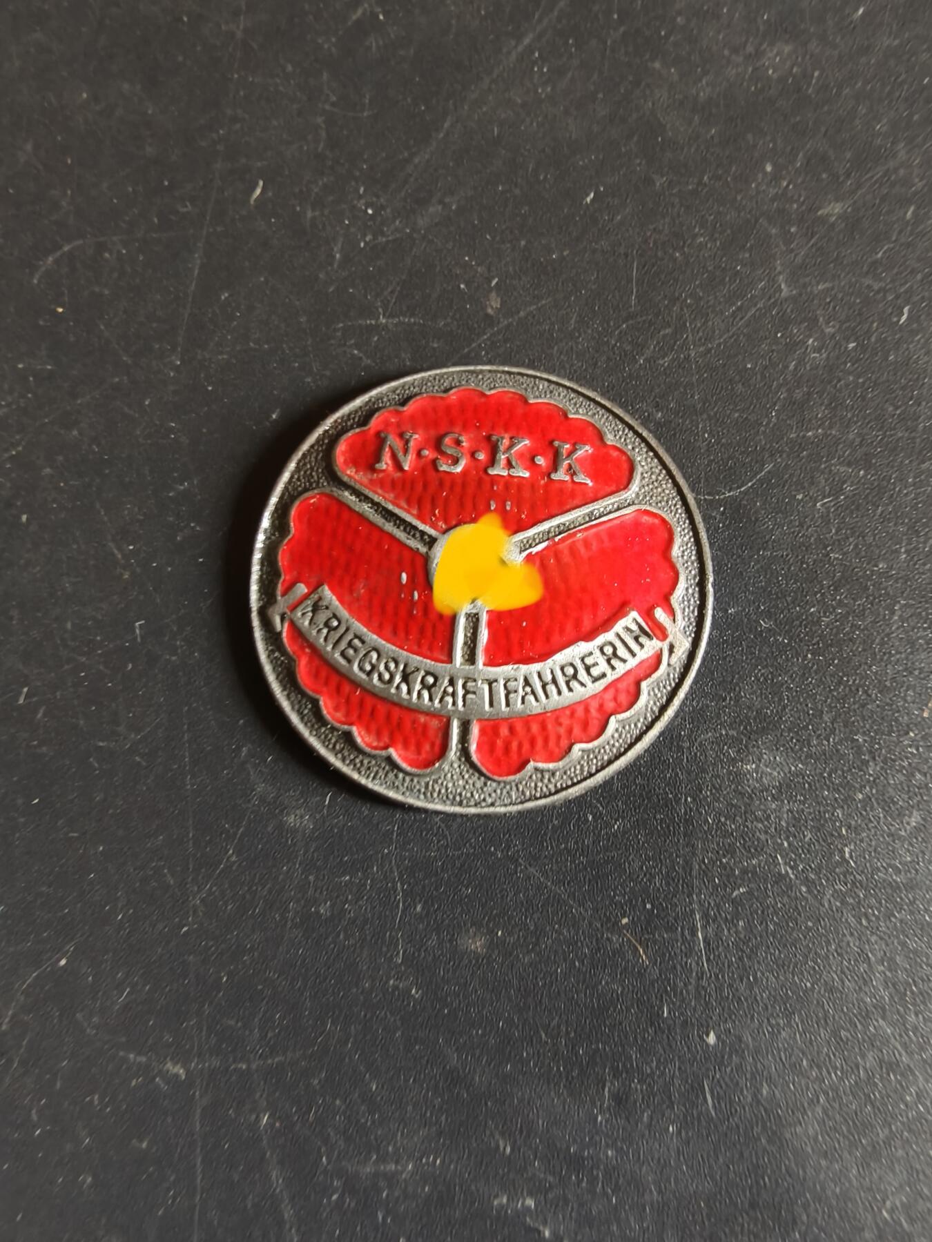 老王徽章第192期 德三NSKK女卡车司机证章   背杆掉了