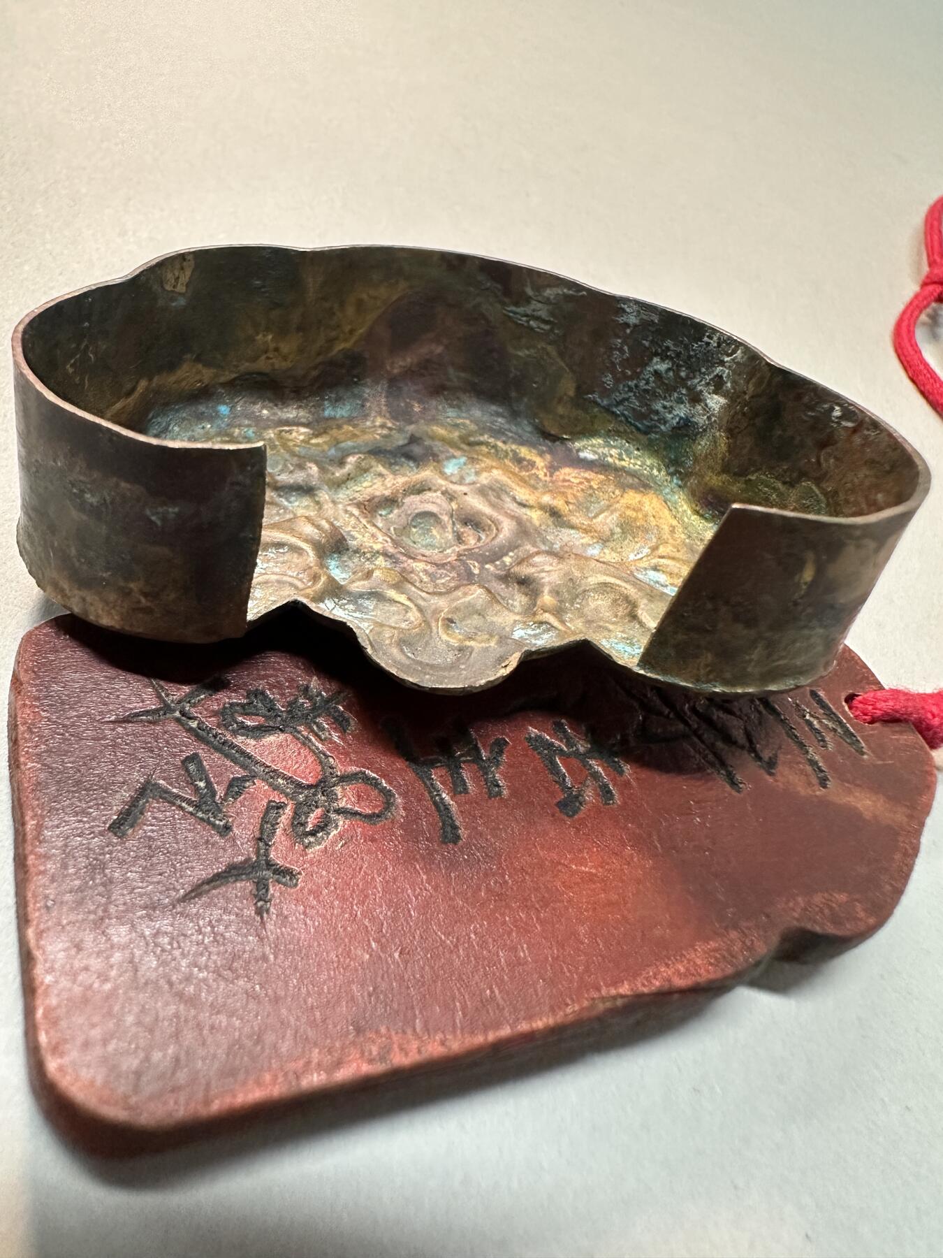 清代-民国 精品铜器专场 民国老黄铜鎏金锁形高浮雕如意纹饰件