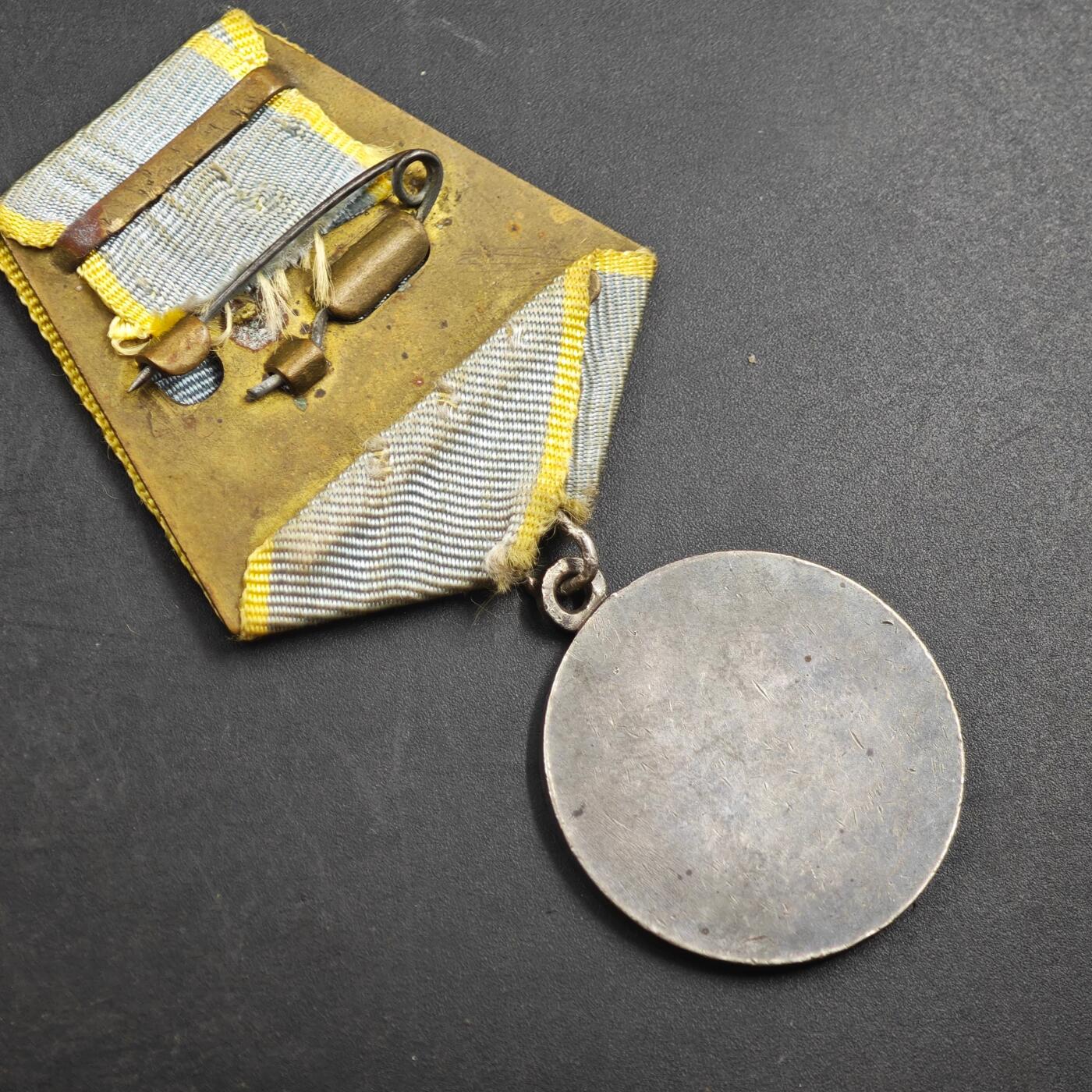 4月17日结束，成斌徽章钱币专场