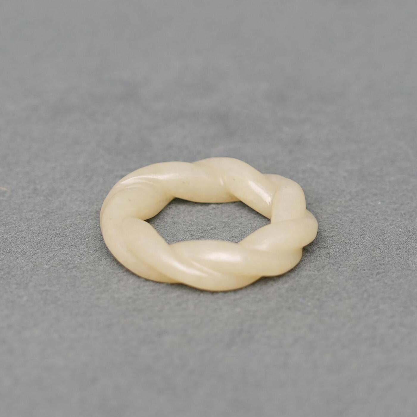  碧月说宝.韫玉流光-南京文物公司明清玉器专场（二） 玉绞丝环