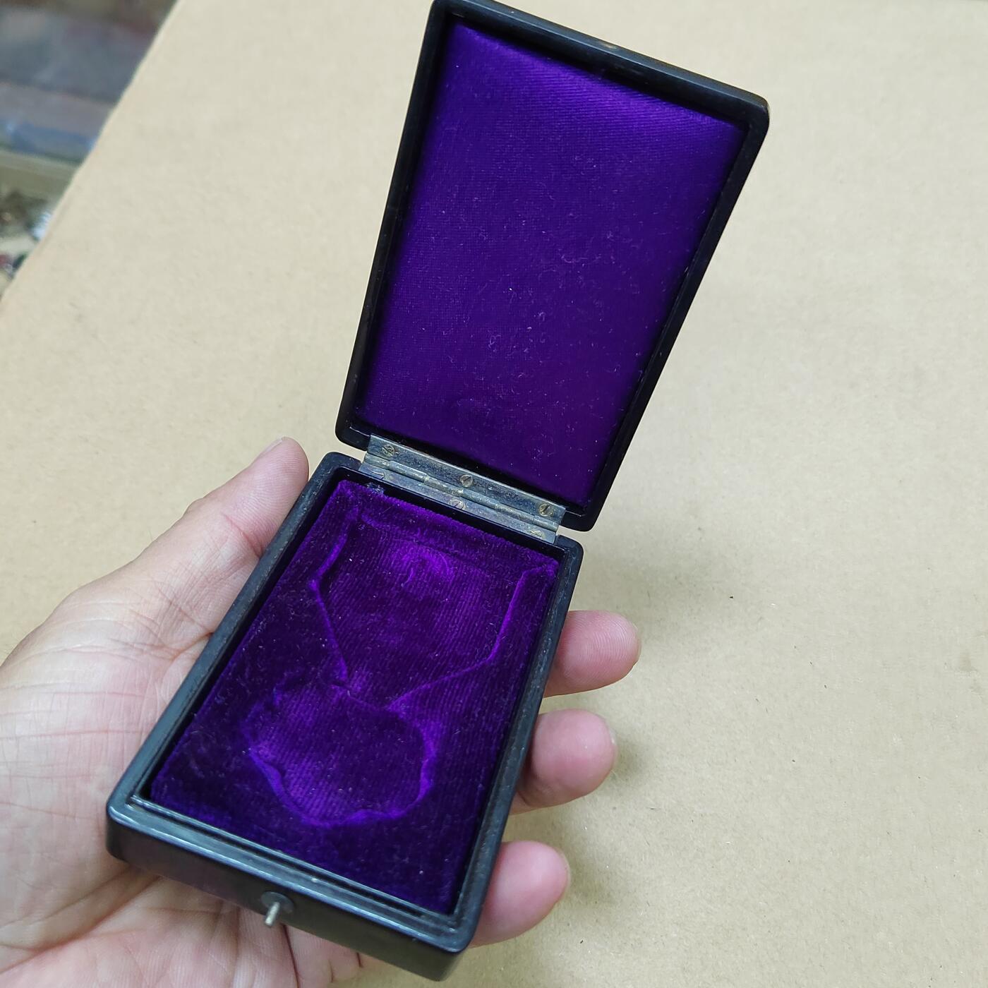 PCAI钱币  17-810  钱币邮票纪念章小专场 勋八桐叶盒有损