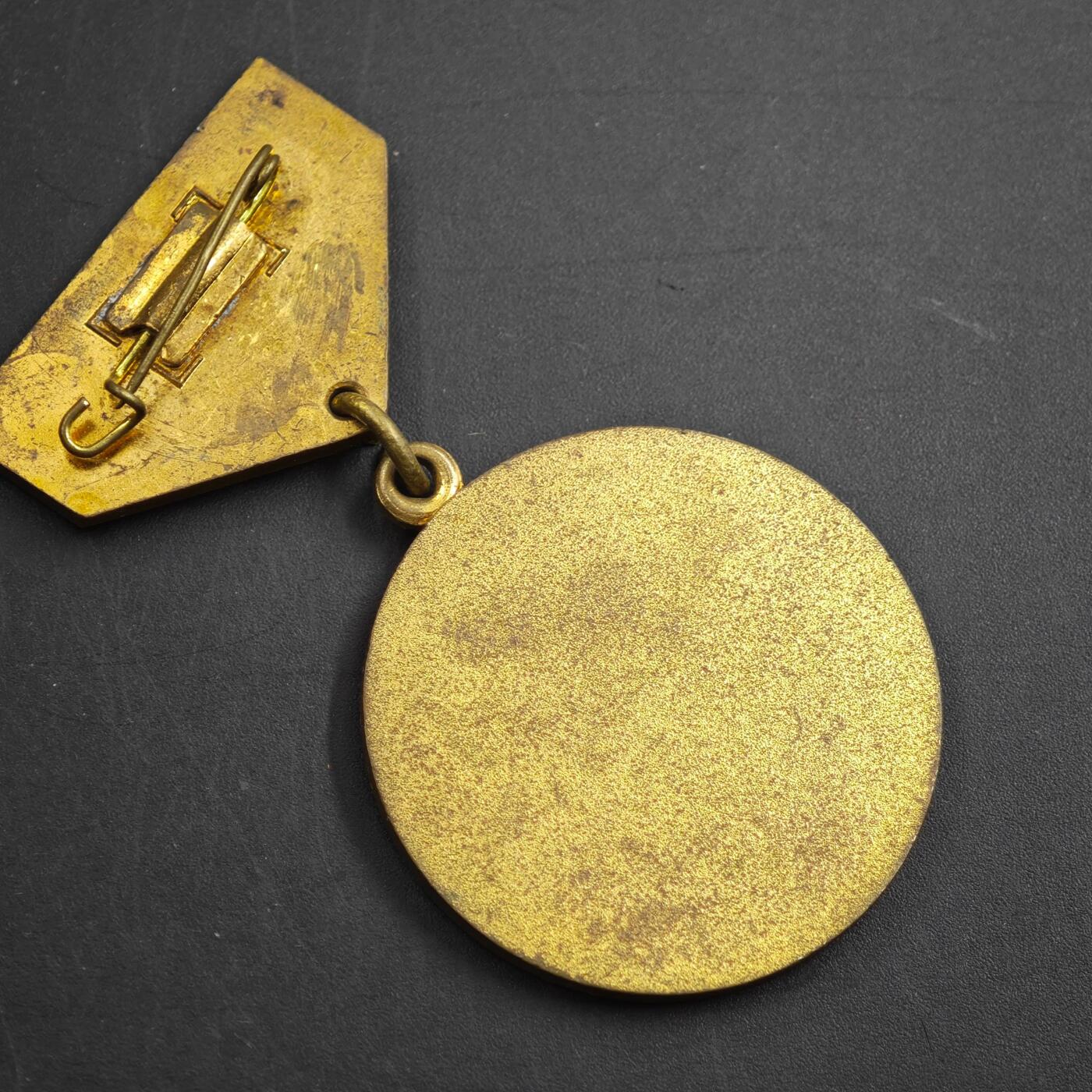 4月17日结束，成斌徽章钱币专场