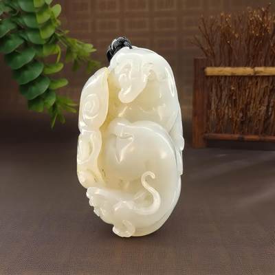 碧月说宝.君子怀瑾·当代和田玉清风专场(九) 陈静老师作品洒金皮白玉洋洋得意把件