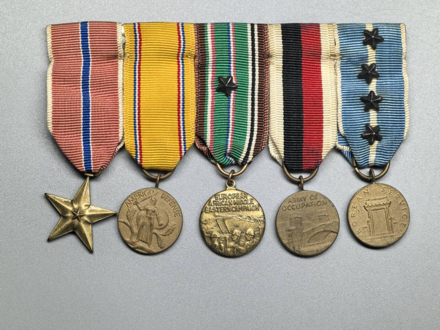 小驴勋章奖章收藏4月18日周六晚六点拍卖（珍爱和平，收藏战争，铭记历史，勿忘国耻，忠党爱国。有偿代拍，送拍规则在简介最后，参拍须阅读规则后再参拍，关系到运费包装发货时效真假辨别等关键信息，拍卖时不再发原图，看大图店主微信码在拍卖店铺介绍里或者找我要）