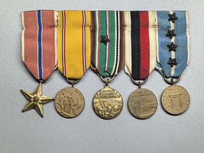 小驴勋章奖章收藏4月18日周六晚六点拍卖（珍爱和平，收藏战争，铭记历史，勿忘国耻，忠党爱国。有偿代拍，送拍规则在简介最后，参拍须阅读规则后再参拍，关系到运费包装发货时效真假辨别等关键信息，拍卖时不再发原图，看大图店主微信码在拍卖店铺介绍里或者找我要） 美军铜星勋章、四个星的韩战mini联排