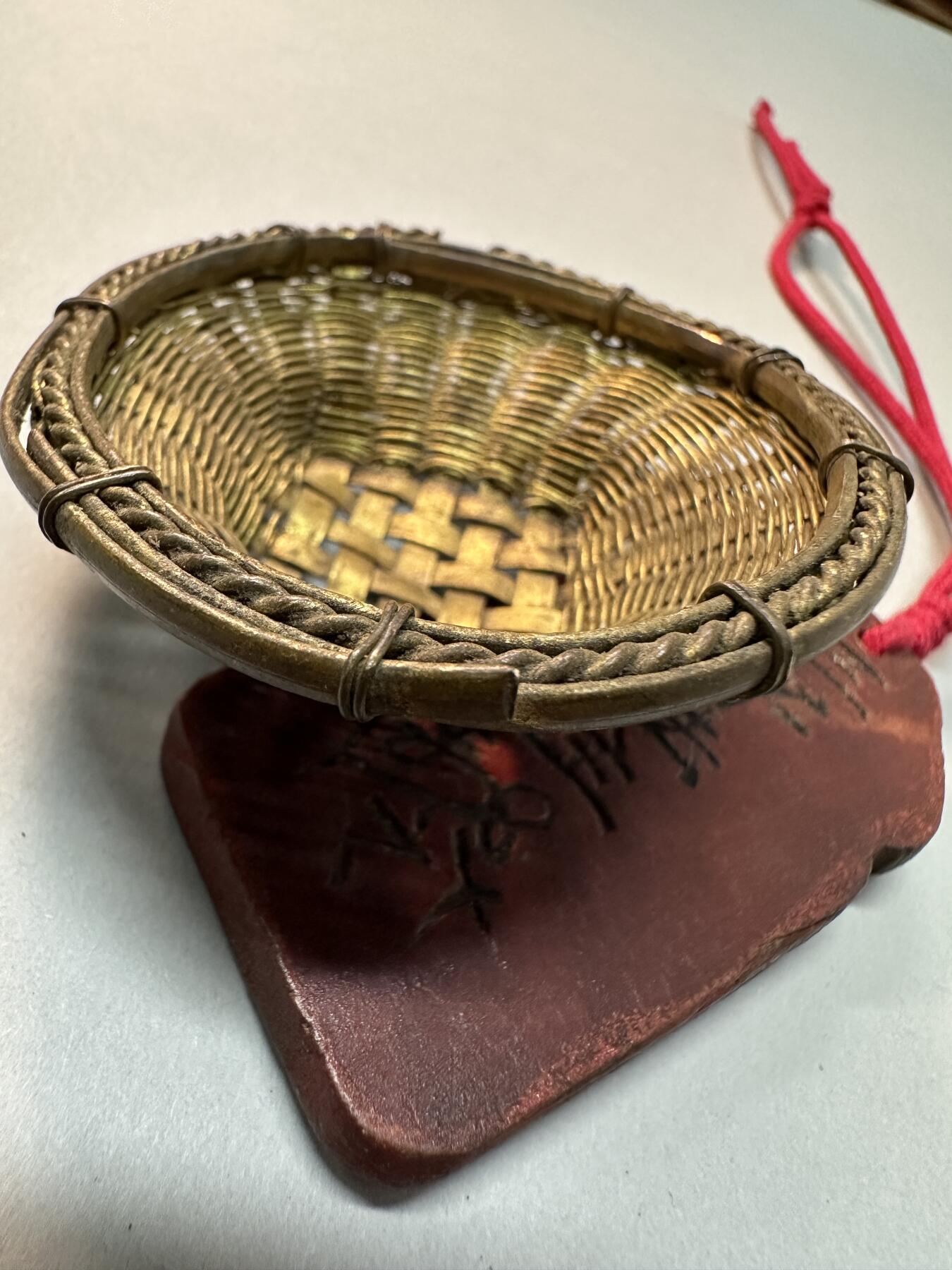 清代-民国 精品铜器专场 民国老黄铜精巧手工编织小篮子摆件