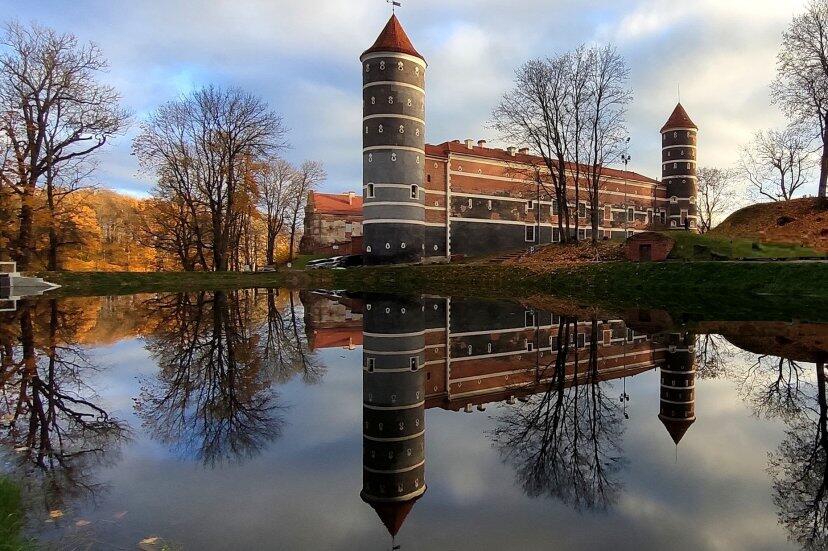 【俄甄集藏】满园春色-2026年(051)04-22星期三 晚 19:30 全场包邮 立陶宛2007年历史和建筑古迹系列-帕内穆内城堡50立特精制大银币，NGC PF68UC，重28.28克，925银，发行量5000枚，少见品种