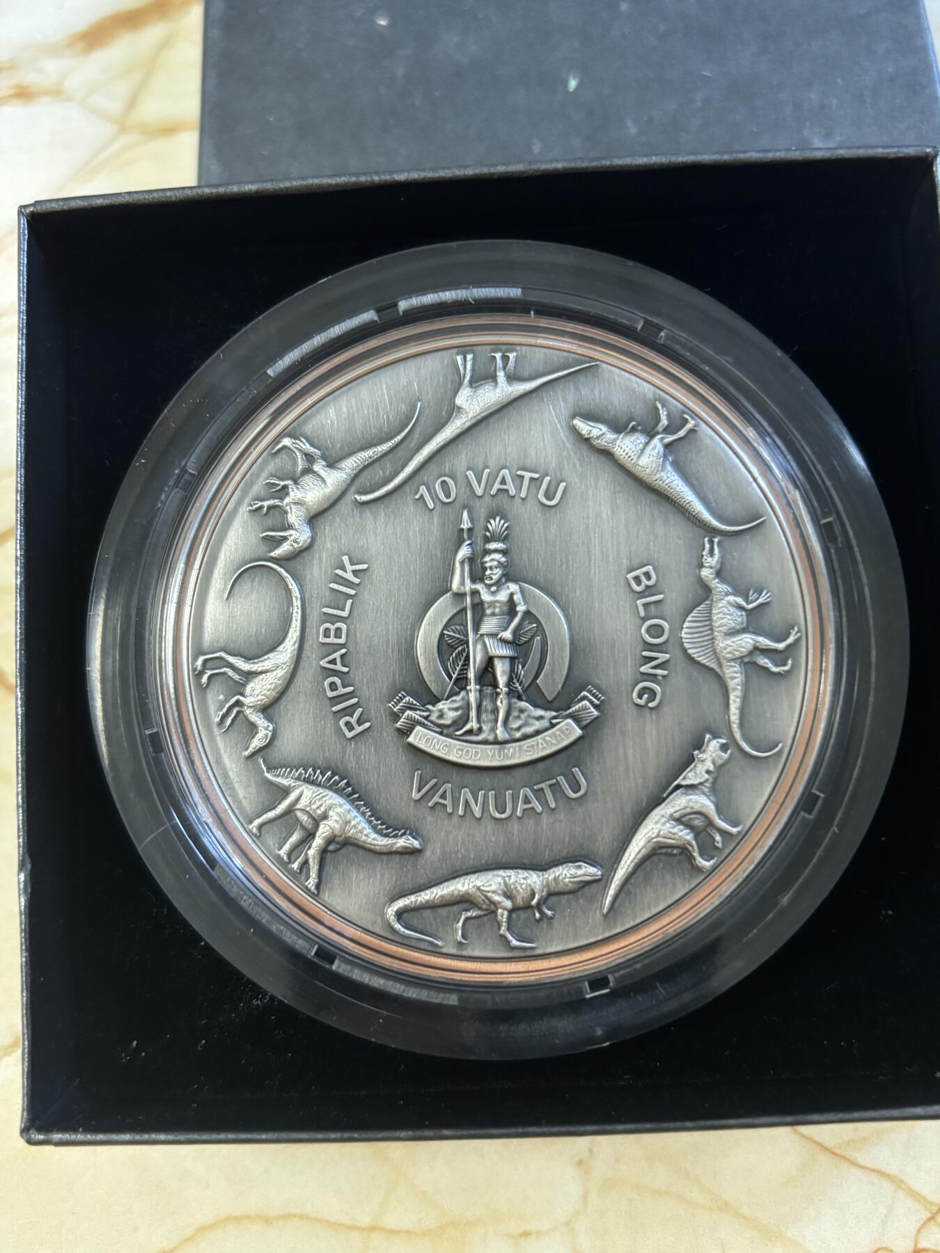 第197期拍卖 瓦努阿图2021年恐龙系列暴龙银铜双金属纪念币，999银+铜，10+145克，发行：1999枚