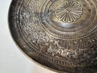 清-民国-建国｜老铜器专场.伍 晚清民国老黄铜花卉纹碟 手工錾刻香盘