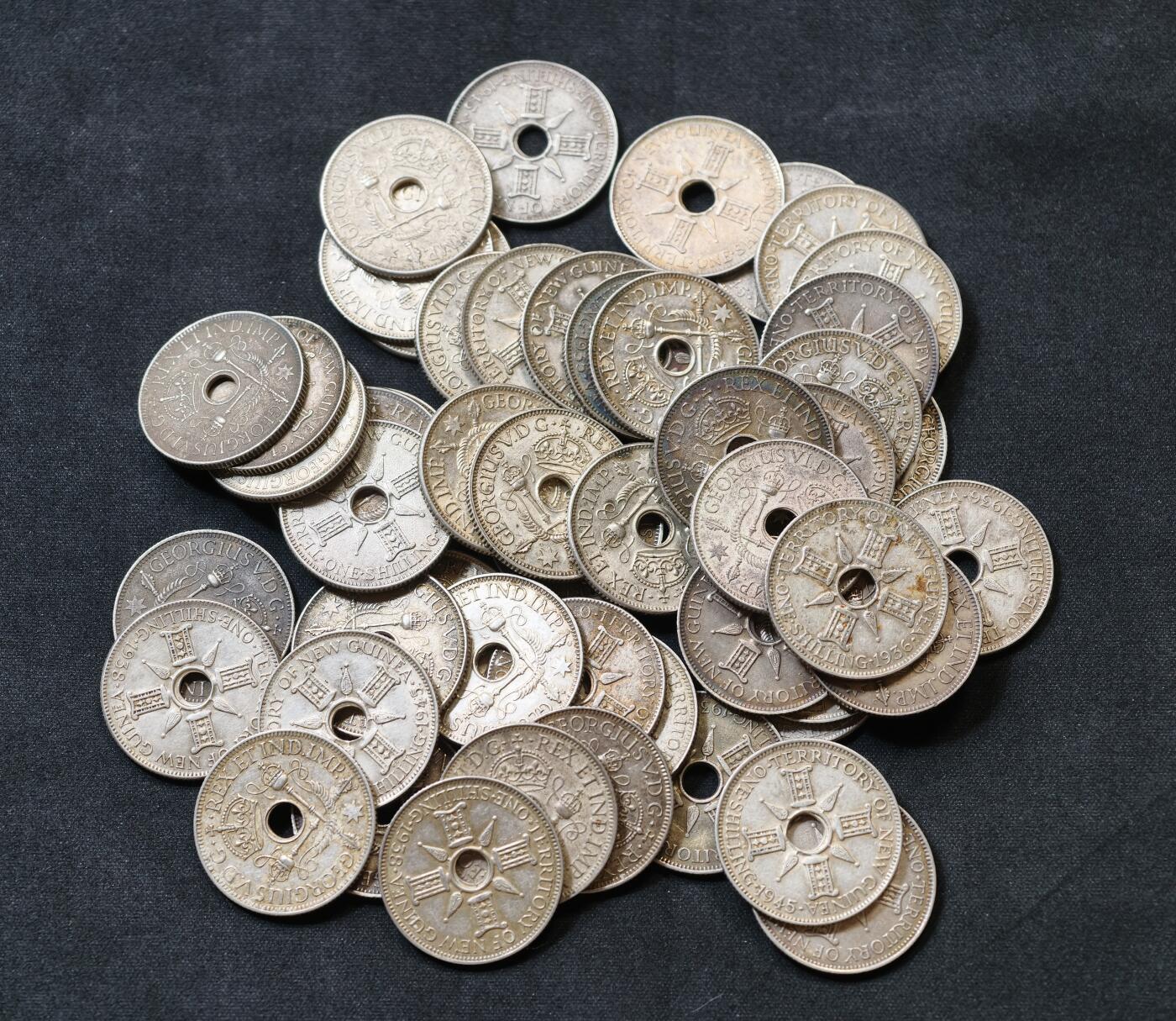 甄臻铺-世界币章拍卖（第60期），甄品场拍品征集中，送拍享返佣金等优惠多多