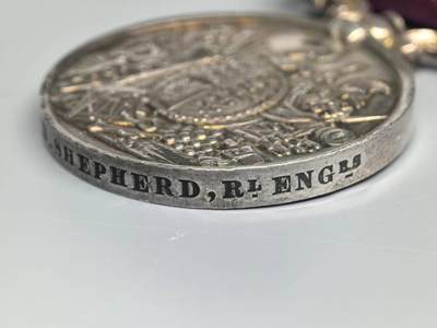 小驴勋章奖章收藏4月18日周六晚六点拍卖（珍爱和平，收藏战争，铭记历史，勿忘国耻，忠党爱国。有偿代拍，送拍规则在简介最后，参拍须阅读规则后再参拍，关系到运费包装发货时效真假辨别等关键信息，拍卖时不再发原图，看大图店主微信码在拍卖店铺介绍里或者找我要） 英国维多利亚时期长期服役奖章，银质打有获得者边铭