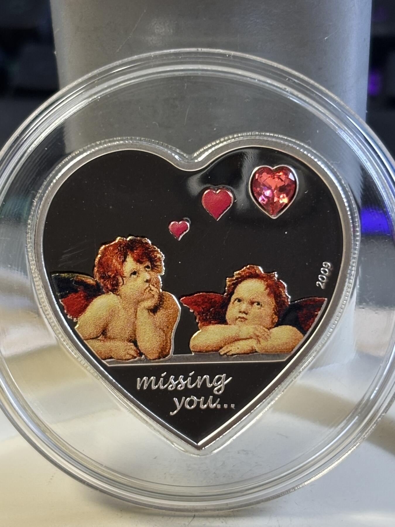 第197期拍卖 帕劳2009年爱心天使想念你心形镶嵌水晶彩色银币带证书，25克，925银镶嵌水晶，重量:25克，直径:37毫米，发行:2500枚