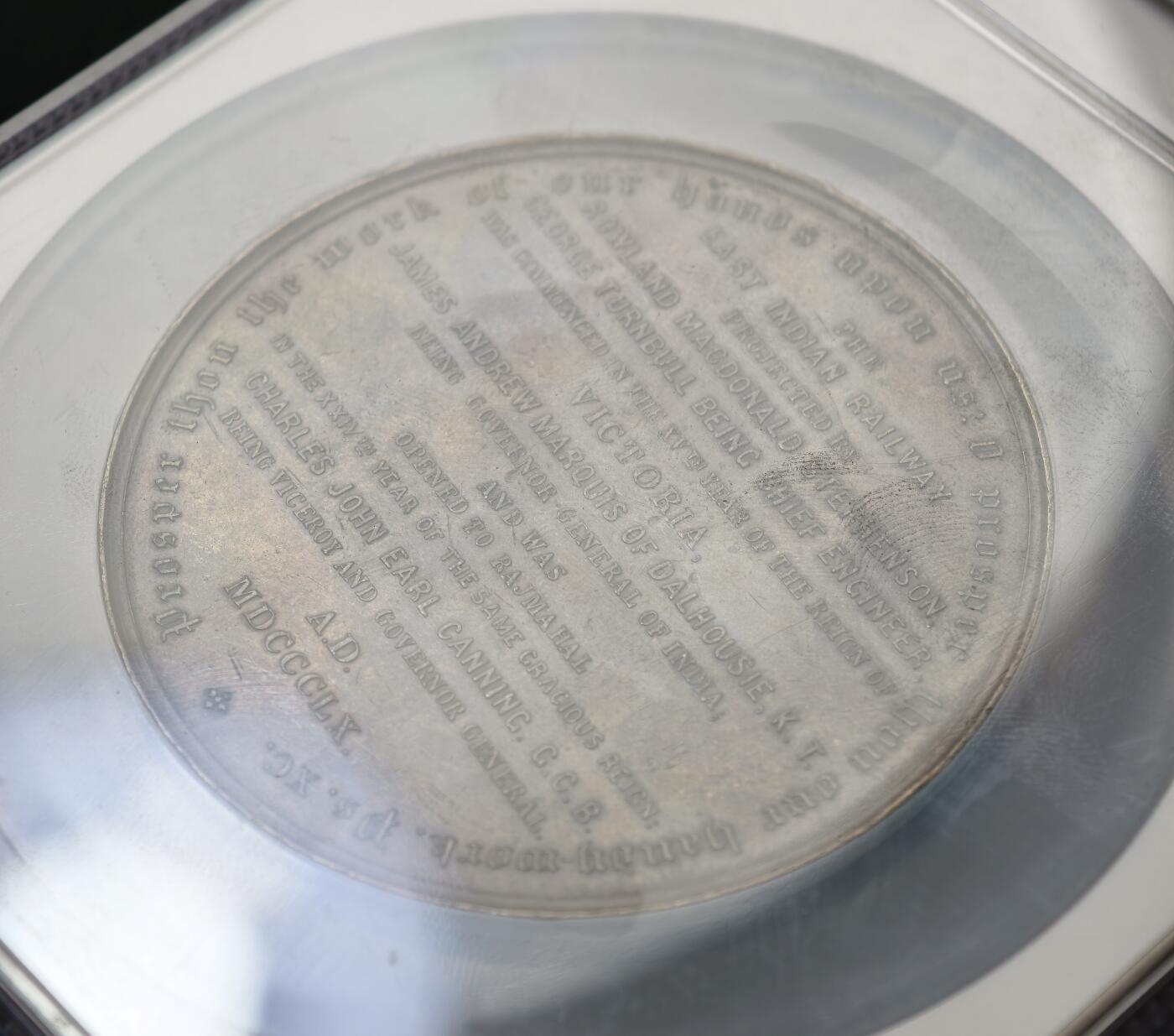 甄臻铺-世界币章拍卖（第60期），甄品场拍品征集中，送拍享返佣金等优惠多多