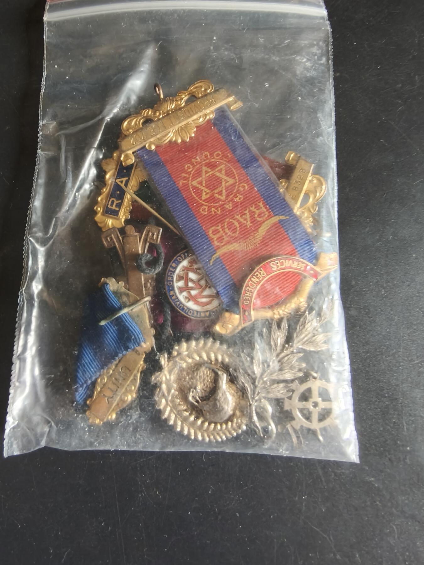 老王徽章第192期 英国皇家野牛兄弟会奖章上挂和杂件一组
