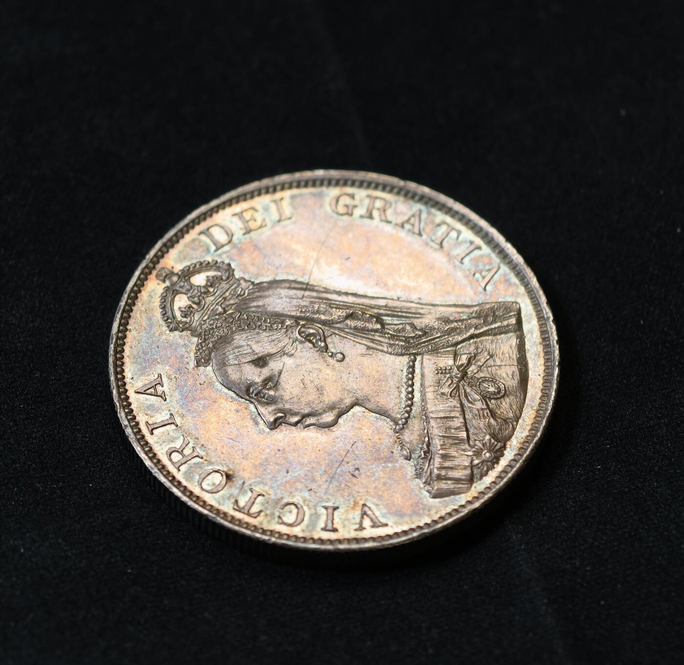 甄臻铺-世界币章拍卖（第60期），甄品场拍品征集中，送拍享返佣金等优惠多多